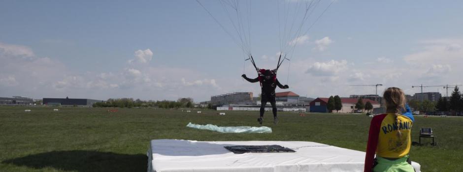 Precizia aterizării tandem,salt,parașutism,adrenalină,zbor